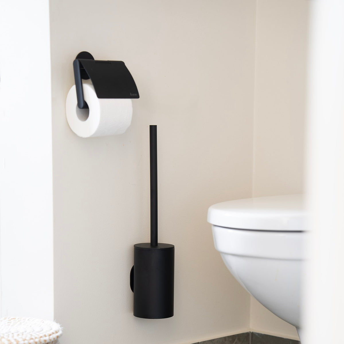 Toilettenpapierhalter mit Deckel