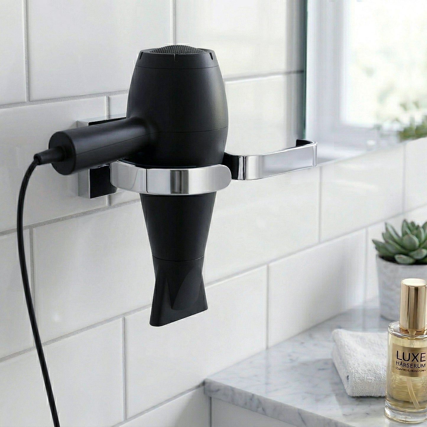 Holder for hårtørrer og rettetang